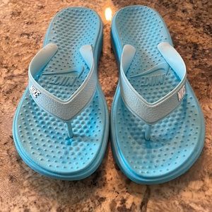 Youth Nike Solay Sandal size 4